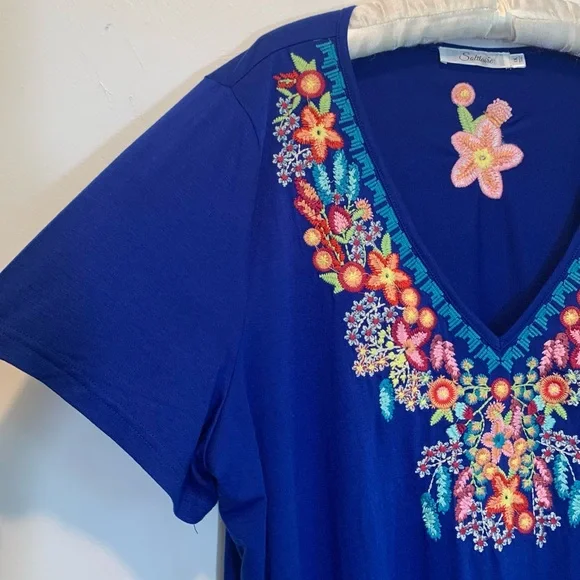 Solitaire Floral Embroidery Relaxed V Neck Tunic Top - Picture 3 of 8